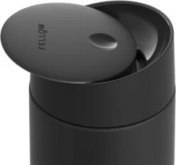 FELLOW - Carter "Move" Mug + Slide-Lock Deksel - Matte Black, 355ml -Keukenbenodigdheden 1200x1120