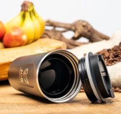 JOR Products® Thermobeker - Koffiezetapparaat - Koffiebonen - Thee - Koffiemachine - Thermoskan - Espressomachine - Reizen - Camping - Koffiefilterhouder -Keukenbenodigdheden 1200x1125 4