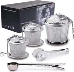 TeaLux 5-Delig RVS Theefilters Set Met Maatlepel En Lekbakjes En Knijper - Theezeef Voor Losse Thee En Kruiden - Tea InfuserStrainer Giftset - Verse Thee FilterZeef Cadeau Pakket - Kruidenbuiltje Ei Met Onderzetters - Geschenkset