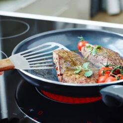 GreenPan Cambridge Hapjespan Met Deksel 24cm - Zwart - Inductie - PFAS-vrij 32 GreenPan Cambridge Hapjespan Met Deksel 24cm - Zwart - Inductie - PFAS-vrij -Keukenbenodigdheden 1200x1199 9