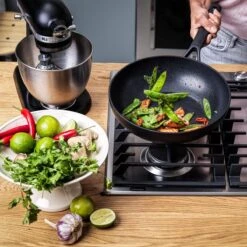 KitchenAid Classic Forged Aluminium Wok ø28cm - Zwart - Inductie - Anti-aanbak 25 KitchenAid Classic Forged Aluminium Wok ø28cm - Zwart - Inductie - Anti-aanbak -Keukenbenodigdheden 1200x1200 1064