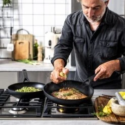 KitchenAid Classic Forged Aluminium Wok ø28cm - Zwart - Inductie - Anti-aanbak 26 KitchenAid Classic Forged Aluminium Wok ø28cm - Zwart - Inductie - Anti-aanbak -Keukenbenodigdheden 1200x1200 1065