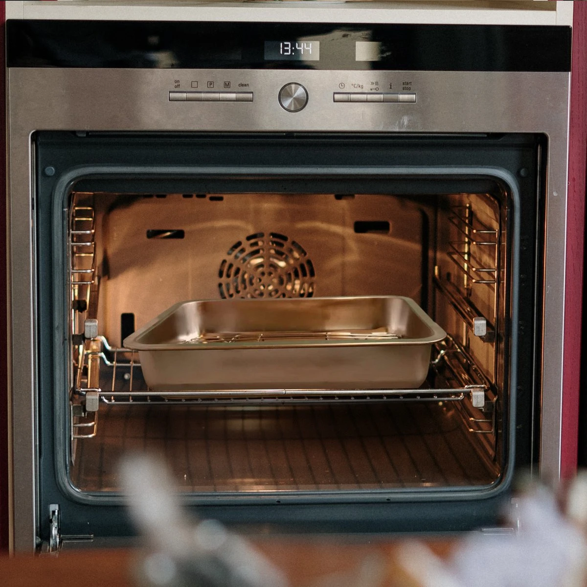 YUGN Braadslede Ovenschaal Braadslee Oven - Braadslede Met Rooster Voor Ovengerechten - Roestvrijstaal En 40x30x7CM - Cadeau Tip 10 YUGN Braadslede Ovenschaal Braadslee Oven - Braadslede Met Rooster Voor Ovengerechten - Roestvrijstaal En 40x30x7CM - Cadeau Tip - Afbeelding 8