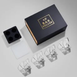 BarDeluxe® Whiskey Glazen - Whiskey Set - 4 Stuks - Whiskeyglazen - Whiskey Cadeauset - Handgemaakt - 100% Kristal - Whiskey Gift Set - Inclusief Unieke IJsblokjesvorm & Luxe Bewaardoos -Keukenbenodigdheden 1200x1200 1774