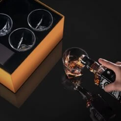 BarDeluxe® Whiskey Glazen - Whiskey Set - 4 Stuks - Whiskeyglazen - Whiskey Cadeauset - Handgemaakt - 100% Kristal - Whiskey Gift Set - Inclusief Unieke IJsblokjesvorm & Luxe Bewaardoos -Keukenbenodigdheden 1200x1200 1779