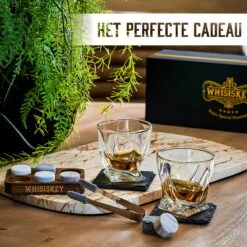 Whisiskey Luxe Whiskey Rocks Set - Whiskey Stones - 6 Stuks - IJstang - Herbruikbare IJsblokjes - Graniet Whiskey Stenen Voor Glazen - Accessoires - IJklontjes Steen - Drank Koeler - Cadeau Voor Man & Vrouw -Keukenbenodigdheden 1200x1200 1807