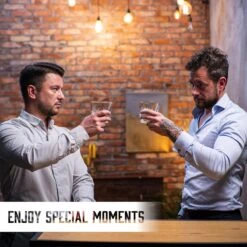 Whisiskey Luxe Whiskey Rocks Set - Whiskey Stones - 6 Stuks - IJstang - Herbruikbare IJsblokjes - Graniet Whiskey Stenen Voor Glazen - Accessoires - IJklontjes Steen - Drank Koeler - Cadeau Voor Man & Vrouw -Keukenbenodigdheden 1200x1200 1808