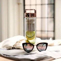 Dzukou - Theeglas Met Filter - Waterfles Met Fruit Filter - Thermosfles Met Rosé Gouden Dop - 425 Ml Dubbelwandig Glazen Waterfles - Theefles - Duurzame En Milieuvriendelijke Theebeker Voor Onderweg – Luchtdicht En Lekvrij