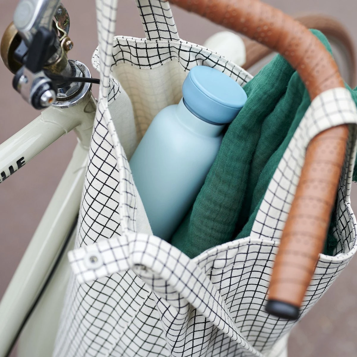 Mepal – Isoleerfles Ellipse 350 Ml – Houdt Je Drankje 9 Uur Warm En 12 Uur Koud – Natural Brushed – Geschikt Voor Bruiswater – Thermosfles – Lekdicht 7 Mepal – Isoleerfles Ellipse 350 Ml – Houdt Je Drankje 9 Uur Warm En 12 Uur Koud – Natural Brushed – Geschikt Voor Bruiswater – Thermosfles – Lekdicht - Afbeelding 5