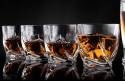 VDN Edam Whiskey Glazen Set Handgeblazen - 4 Whiskeyglazen – Tumbler - Loodvrij Kristal Glas 19 VDN Edam Whiskey Glazen Set Handgeblazen - 4 Whiskeyglazen – Tumbler - Loodvrij Kristal Glas -Keukenbenodigdheden 1200x784 4