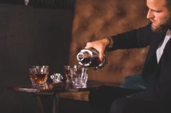 VDN Edam Whiskey Glazen Set Handgeblazen - 4 Whiskeyglazen – Tumbler - Loodvrij Kristal Glas 16 VDN Edam Whiskey Glazen Set Handgeblazen - 4 Whiskeyglazen – Tumbler - Loodvrij Kristal Glas -Keukenbenodigdheden 1200x799 102