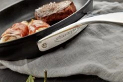 Demeyere Alu Pro Dura Glide Koekenpan - Ø 24 & Ø 28cm - Titanium 14 Demeyere Alu Pro Dura Glide Koekenpan - Ø 24 & Ø 28cm - Titanium -Keukenbenodigdheden 1200x799 74