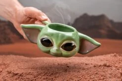 Paladone - Disney Star Wars Menalorian Baby Yoda 3D Mok -Keukenbenodigdheden 1200x800 36