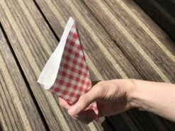 Papieren Frietzak - 30 Stuks - Kleine Patat Maat K14 - Boerenbont - Rode Ruitjes - Puntzak - Patatzak - Traktaties -Keukenbenodigdheden 1200x899 17