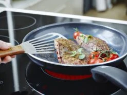 GreenPan Cambridge Hapjespan Met Deksel 24cm - Zwart - Inductie - PFAS-vrij 35 GreenPan Cambridge Hapjespan Met Deksel 24cm - Zwart - Inductie - PFAS-vrij -Keukenbenodigdheden 1200x899 24