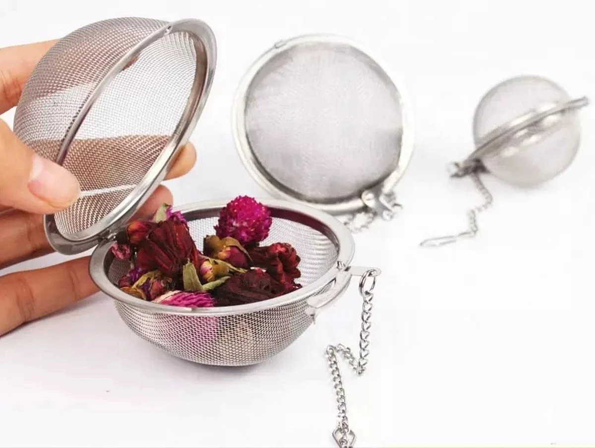 Kruidenei - Kruidenbuil - Kruidenfilter - Kruidenbol - Kruidenzeef - Filter Voor Kruiden - Thee Ei - Theezeef - 5,5CM Doorsnee 6 Kruidenei - Kruidenbuil - Kruidenfilter - Kruidenbol - Kruidenzeef - Filter Voor Kruiden - Thee Ei - Theezeef - 5,5CM Doorsnee - Afbeelding 4