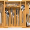 Budu Uitschuifbare Bamboe Bestekbak #33,5 (33,5 Cm Diep) - Bestekcassette Hout - Besteklade - 33,5 X 28 - 45 Cm - 5/7 Vakken 1 Budu Uitschuifbare Bamboe Bestekbak #33,5 (33,5 Cm Diep) - Bestekcassette Hout - Besteklade - 33,5 X 28 - 45 Cm - 5/7 Vakken -Keukenbenodigdheden 1200x952 1