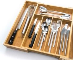 Budu Uitschuifbare Bamboe Bestekbak #38 (38 Cm Diep) - Bestekcassette Hout - Besteklade - 38 X 29,5 - 47,8 Cm - 5/7 Vakken -Keukenbenodigdheden 1200x990 2