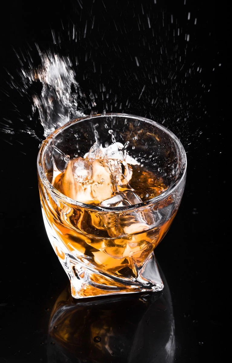 VDN Edam Whiskey Glazen Set Handgeblazen - 4 Whiskeyglazen – Tumbler - Loodvrij Kristal Glas 4 VDN Edam Whiskey Glazen Set Handgeblazen - 4 Whiskeyglazen – Tumbler - Loodvrij Kristal Glas - Afbeelding 2