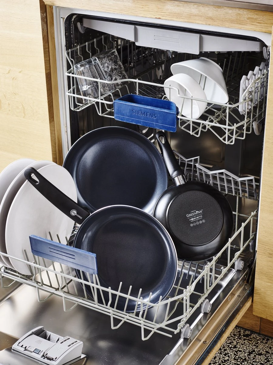 GreenPan Cambridge Hapjespan Met Deksel 24cm - Zwart - Inductie - PFAS-vrij 14 GreenPan Cambridge Hapjespan Met Deksel 24cm - Zwart - Inductie - PFAS-vrij - Afbeelding 12